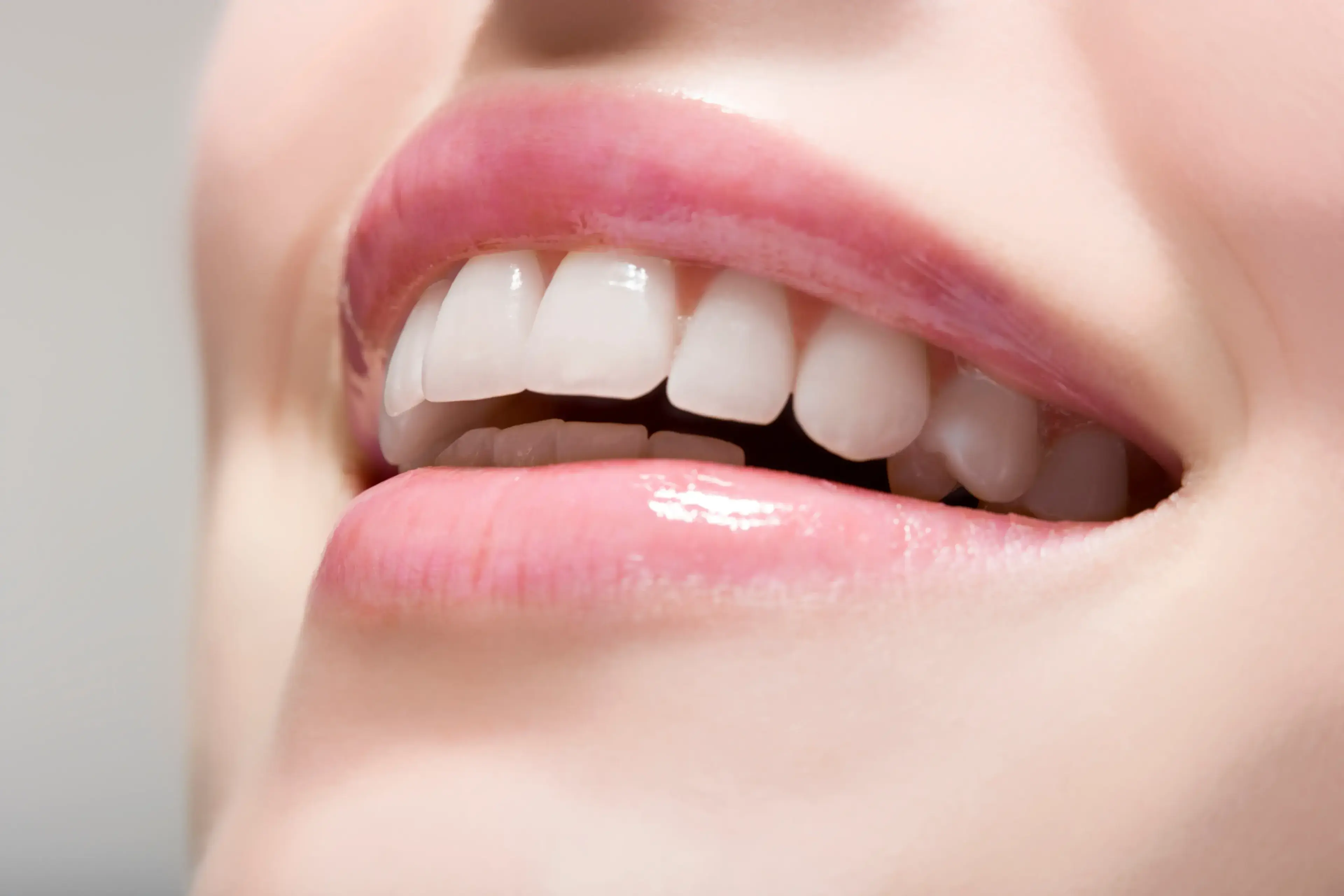 Aesthetic dentistry — porcelain veneers